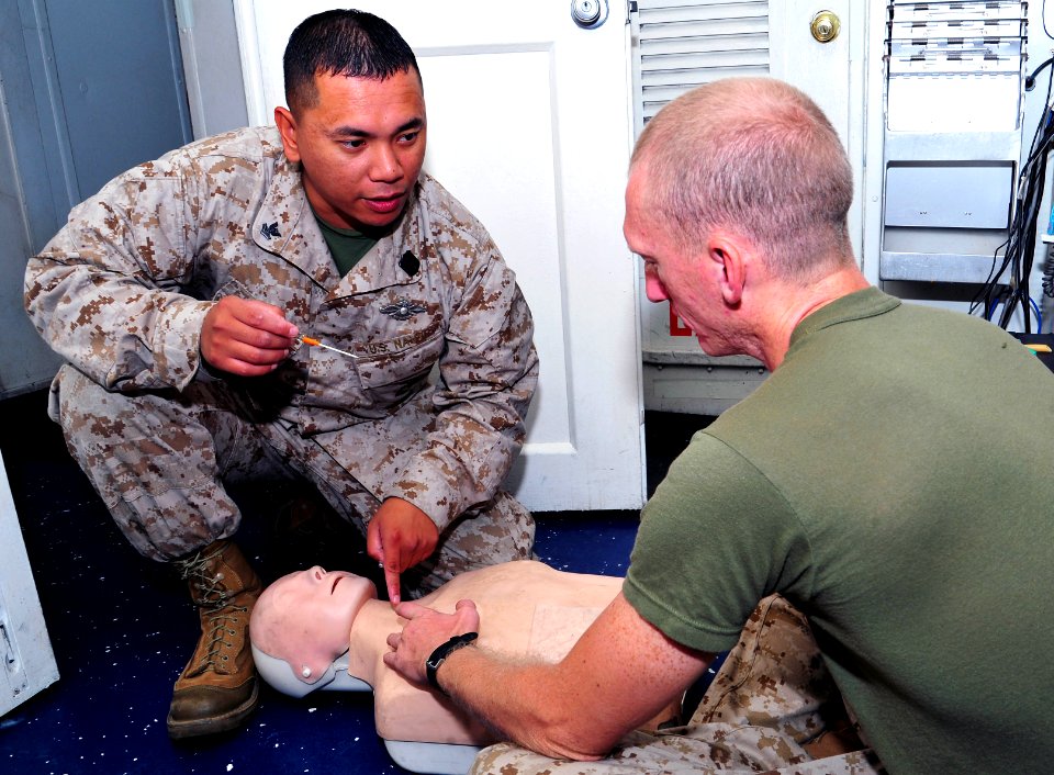 Medical training held aboard USS Rushmore 120927-N-YQ852-009