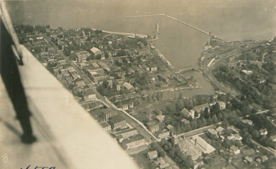 Meaford Ontario from the Air (HS85-10-36559)