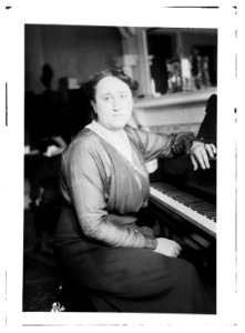 Melanie Kurt LCCN2014698467