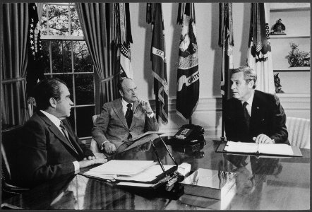 Meeting and photo opportunity in the Oval Office - NARA - 194556