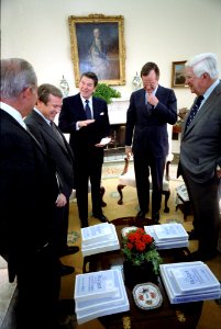 Meeting with Bipartisan Members of Congress to Discuss 1983 Budget