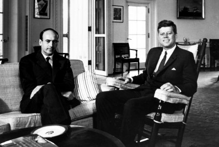 Meeting with Finance Minister of France. Giscard D'Estaing, President Kennedy. White House, Oval Office. - NARA - 194179 (cropped) photo