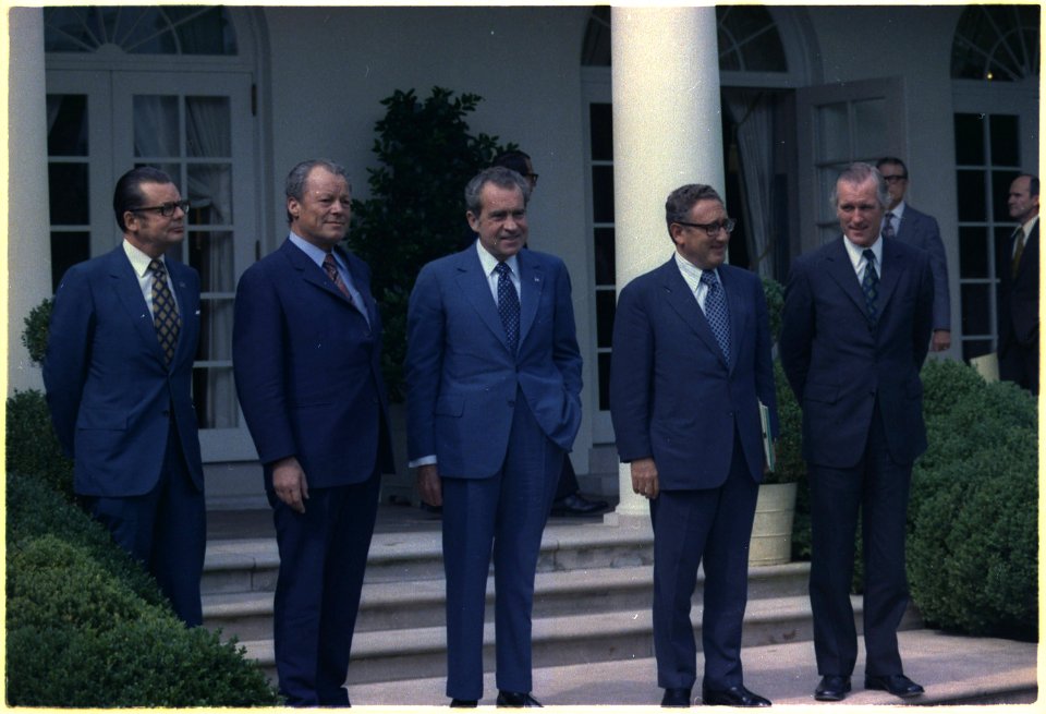 Meeting-photo opportunity with Chancellor Brandt of the Federal Republic of Germany - NARA - 194545