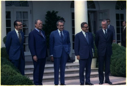 Meeting-photo opportunity with Chancellor Brandt of the Federal Republic of Germany - NARA - 194545