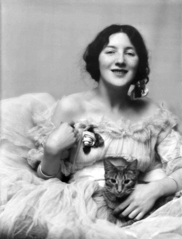 Munson, Audrey, Miss, with Buzzer the cat, portrait photograph