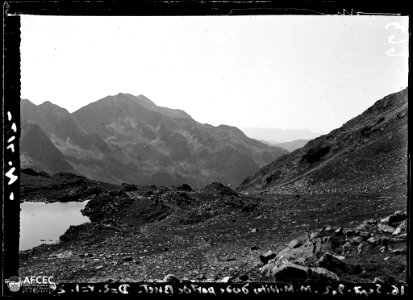 Muntanyes des de l'estany del Port de Boet