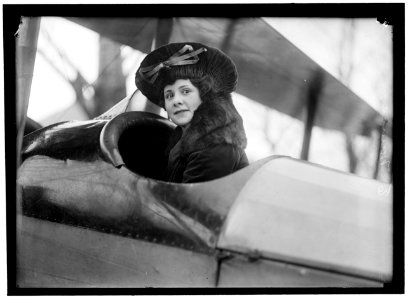 MUNSEY, EDNA. IN PLANE LCCN2016866843