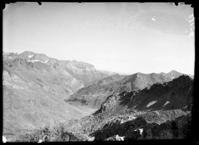 Muntanyes i una gran vall des de la collada de Batans