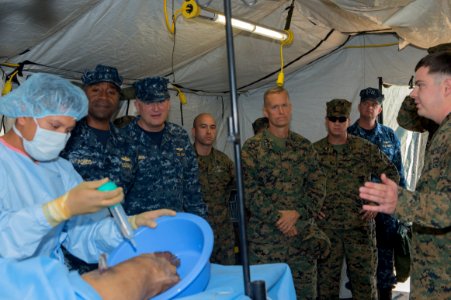 Medical response 131120-N-KL846-059