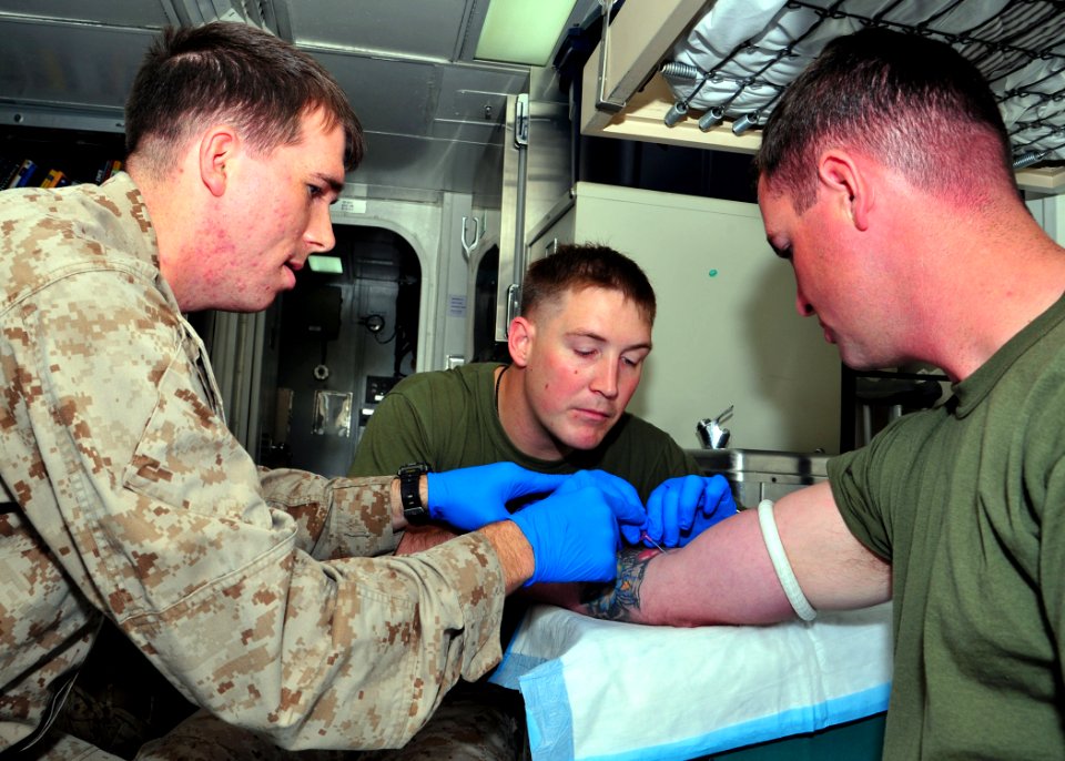 Medical training held aboard USS Rushmore 120927-N-YQ852-001