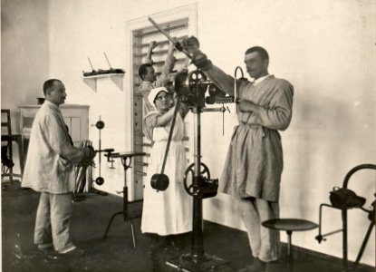 Medizinisch mechanische Apparate für Schultergelenke im roten Kreuzspital in Villach (BildID 15473612)