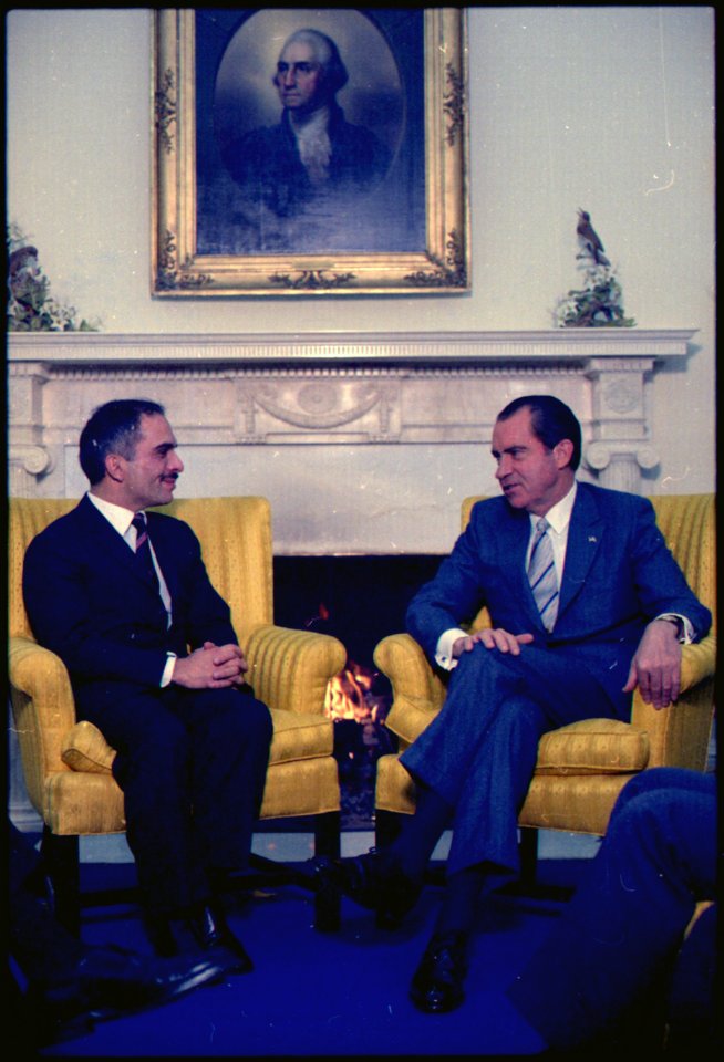 Meeting in the Oval Office between Nixon and King Hussein of Jordan. - NARA - 194338