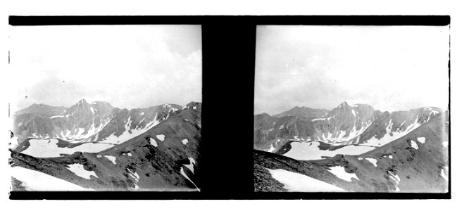 Muntanyes nevades . Probablement a la vall de Núria