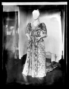 Museum, old gowns, Mrs. Harrison LCCN2016851588