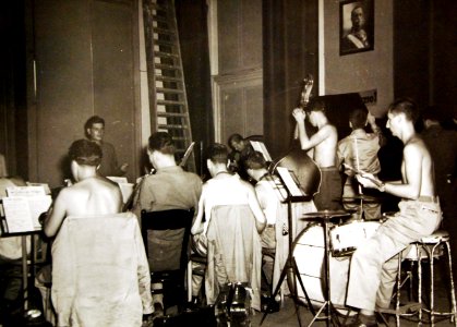 Musicians preparing for concert at Palermo symphony orchestra for Allied soldiers, September 1943 (24689567040)