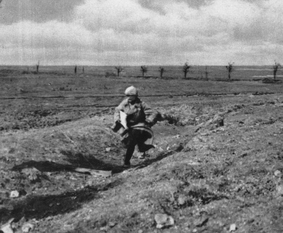 Meldegänger an der Westfront 1916 cropped
