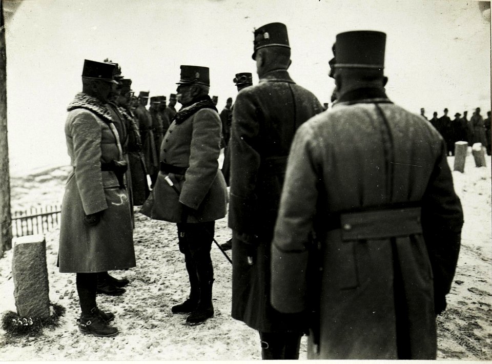 Meldung des GM. Schiessler und Vorstellung bei der 179.Brigade. (BildID 15588099)