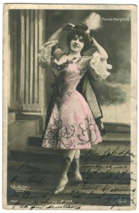 MUSZ SIP. 1047. Folies Bergére. Photo Reutlinger