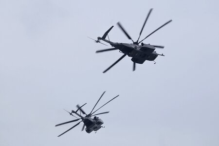 Flying formation heli