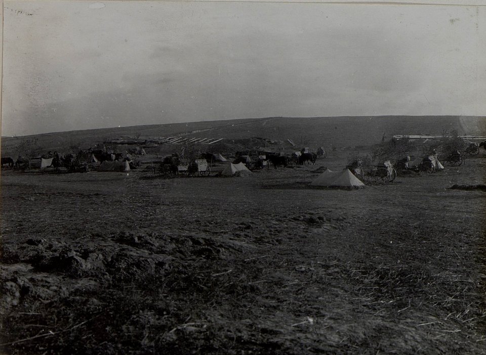 Munitionskolonne des Artillerieregimentes 42 in Pokaszczewo, aufgenommen am 20. Oktober 1915 (BildID 15455702)