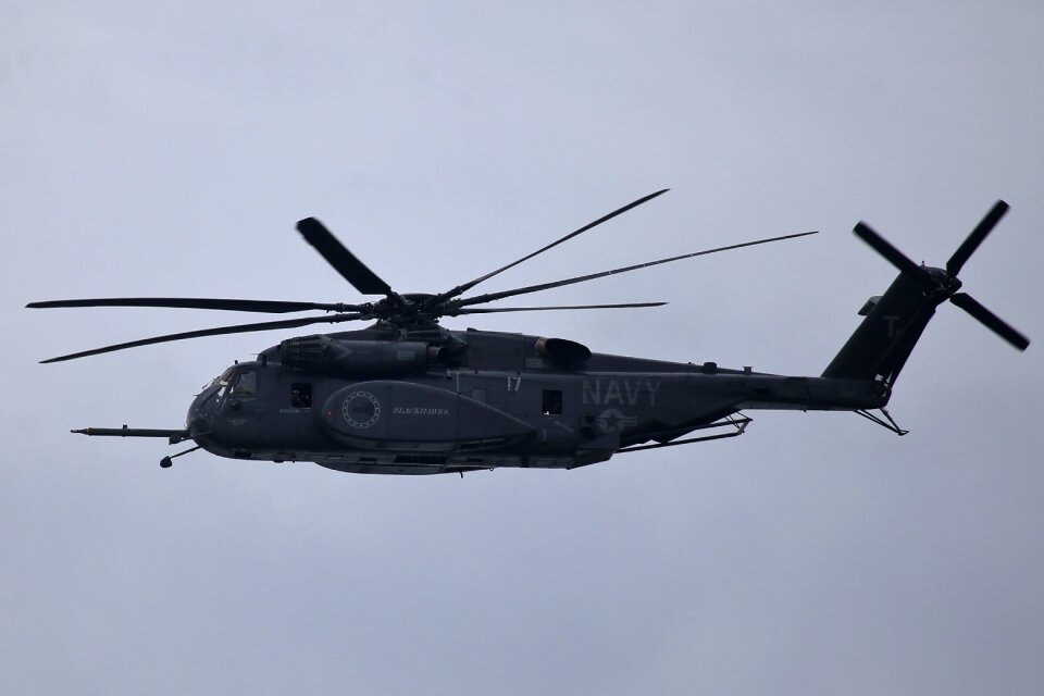 Flying formation heli