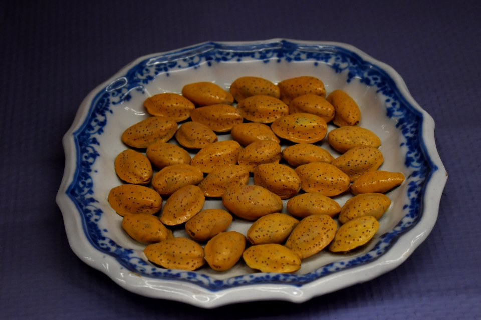Musée des Beaux-Arts de Narbonne - Assiette avec amandes