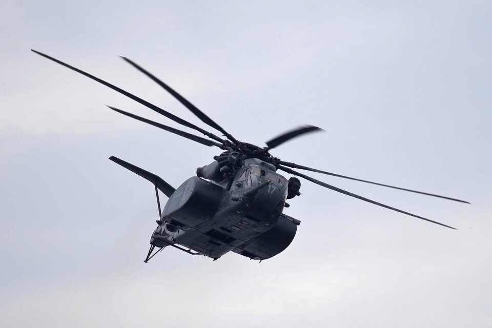 Flying formation heli