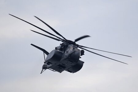 Flying formation heli