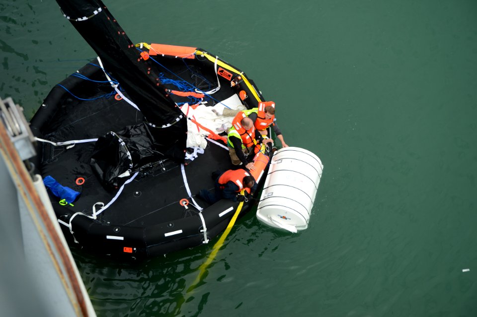 MV Cape Ray operations 140412-N-XB010-008