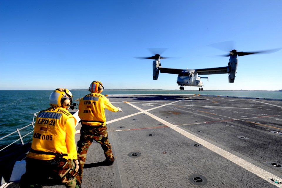 MV-22 USS New York 10-2009