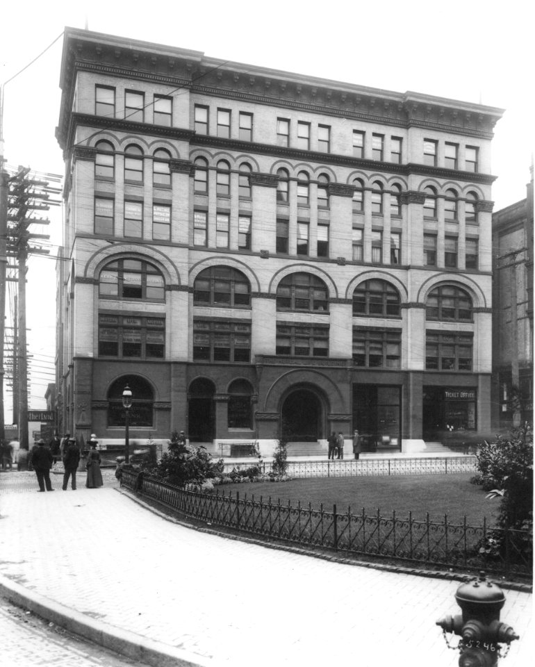 Mutual Life Building, northwest corner of Yesler Way and 1st Ave, Seattle, 1904 (CURTIS 2046)
