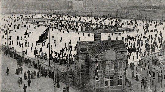 Museumplein, IJsclub. Uitgave N.J. Boon, Amsterdam (cropped) photo