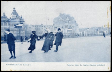 Museumplein, IJsclub.Op de achtergrond de Paulus Potterstraat. Uitgave Nuss & Co. Haarlem, Afb PRKBB00492000014