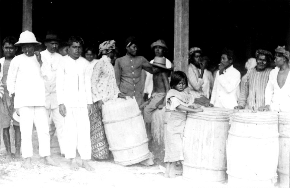 Människor, mest javaner. Sulawesi, Kabupaten Bolaang Mongondow. Indonesien - SMVK - 010691