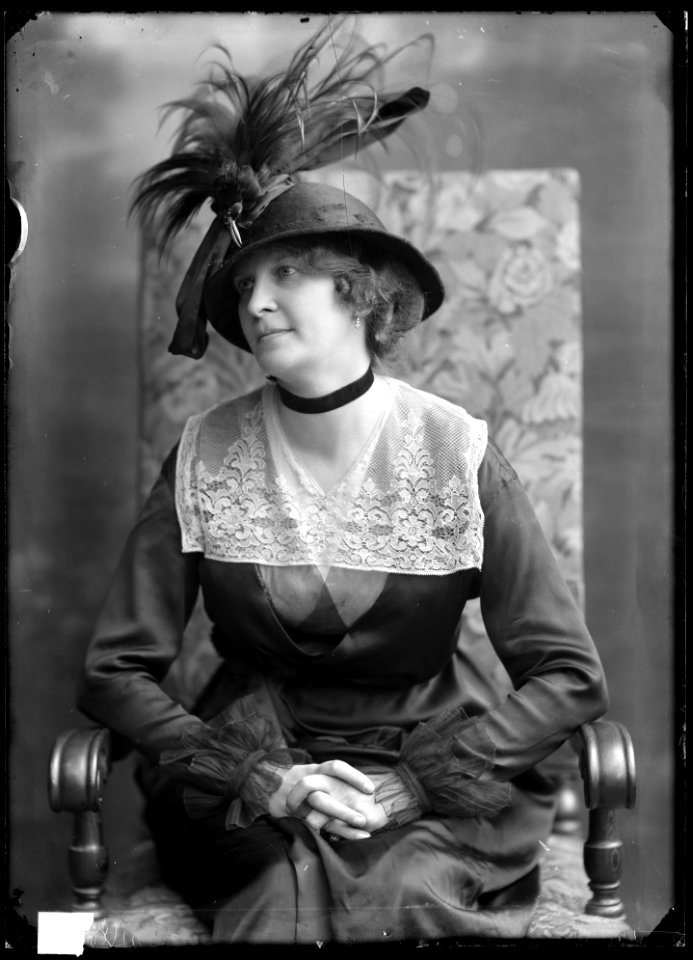 Märtha Lindlöf, actor, undated portrait - SMV - GL101