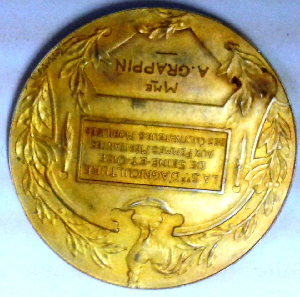Médaille agrcole remiseà Mme Louise Grapin