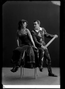 Märta Hedman as Dolly and Hugo Tranberg as Phil in Man kan aldrig veta at Vasateatern 1908 - SMV - GT051