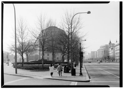 Mellon memorial fountain at sixth street pennsylvania avenue
