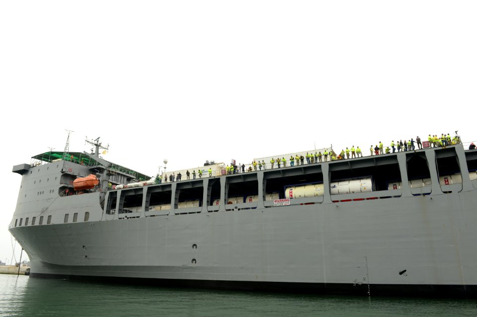 MV Cape Ray operations 140412-N-XB010-002
