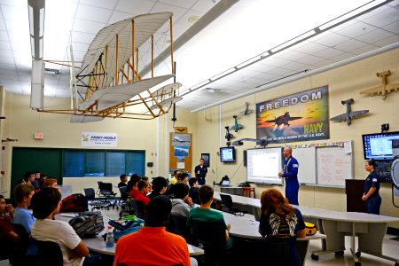 Members of Navy Flight Demonstration Squadron talk to aviation students 130506-N-KG934-005