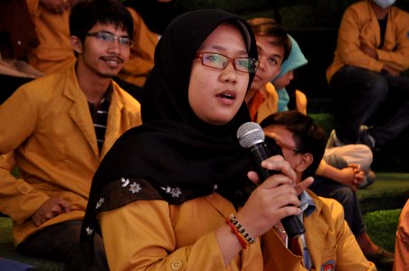 Memastikan bahwa sebuah aplikasi dapat deiterapkan secara lokal maupun global itu penting untuk memastikan bahwa aplikasi yang dibuat dapat berguna untuk orang banyak. (14984416353)