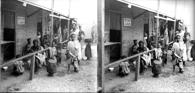 Membres d'una tribu aixanti arribats a Barcelona procedents de la regió Ashanti (actualment Ghana) (AFCEC BORDAS X 046)