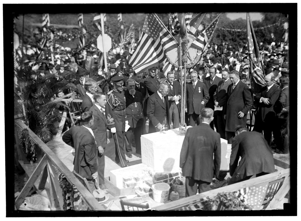 MEMORIAL AMPHITHEATRE, ARLINGTON. CORNERSTONE LAYING. AROUND STONE ARE- 2 UNIDENTIFIED; FREDERICK OWEN, CUSTODIAN OF FLAGS; COL. HARTS; G.A.R. VETERAN; PRESIDENT WILSON; SEC. DANIELS; 2 LCCN2016866607