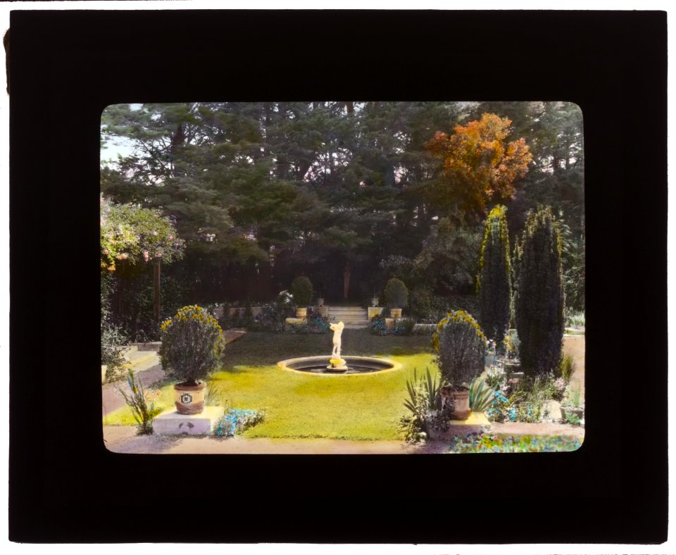 Myron Hunt house, 200 North Grand Avenue, Pasadena, California. Fountain LCCN2007684908