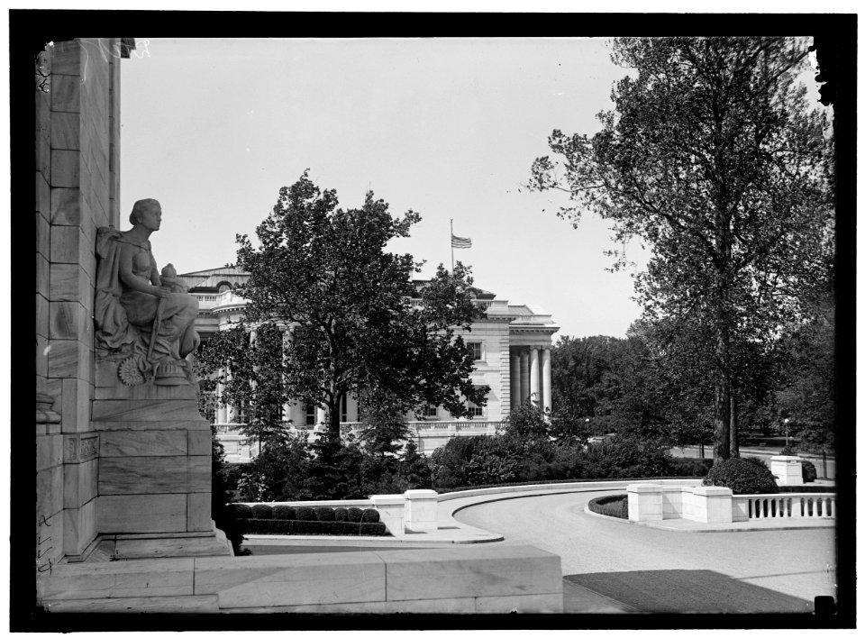 MEMORIAL CONTINENTAL HALL, NATIONAL HEADQUARTERS OF D.A.R. FROM STEPS OF PAN AMERICAN UNION LCCN2016867785