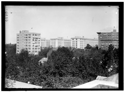 MEMORIAL CONTINENTAL HALL. VIEW FROM ROOF OF CONTINENTAL HALL TOWARD INTERIOR DEPARTMENT BUILDING LCCN2016868458