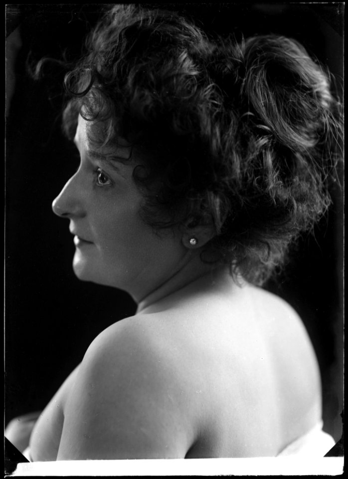 Märta Petrini, opera singer, undated portrait - SMV - GP029