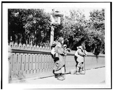 Men and women tramps near the station LCCN92503450