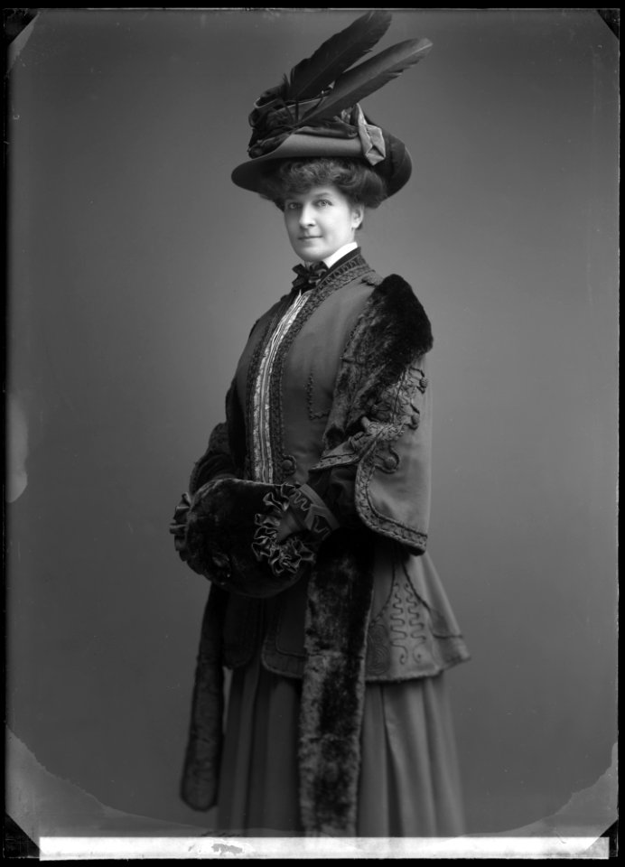 Märtha Lindlöf, actor, undated portrait - SMV - GL100