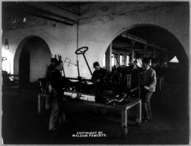 Men assembling auto in a plant LCCN2004676908